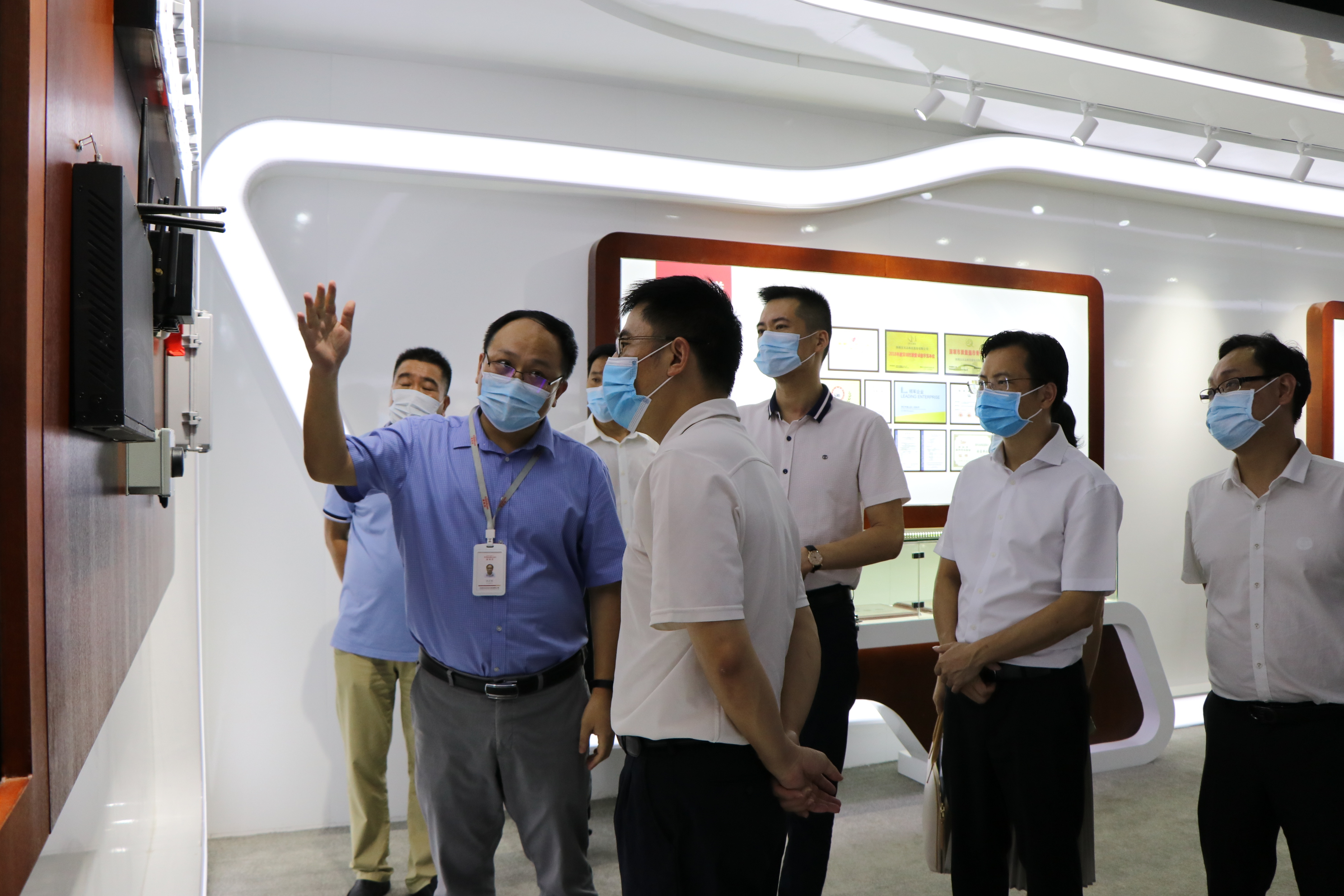 東莞市工業(yè)和信息化局詹志斌局長(cháng)考察東莞友訊達公司